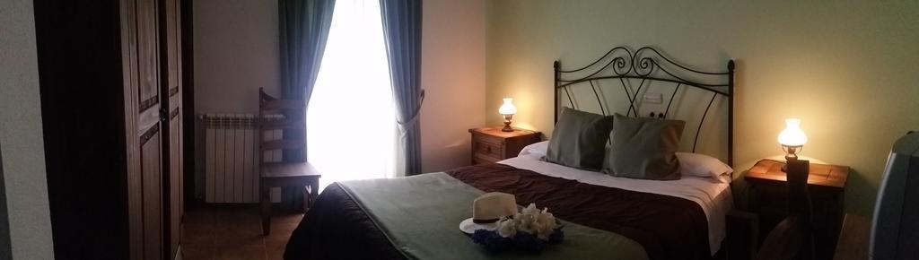 Hostal Rural La Casa Verde Cheles Eksteriør bilde